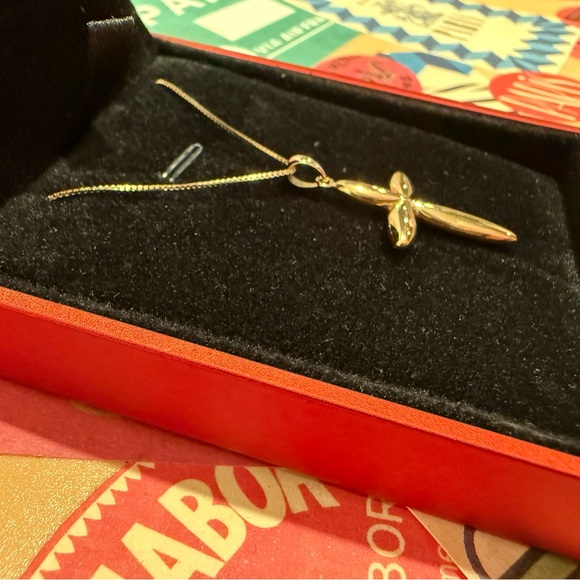 Elegant 14k Gold Cross Pendant Necklace - Picture 3 of 4